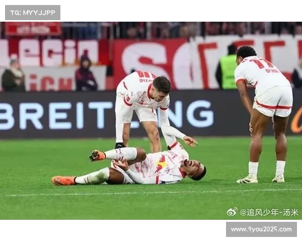 拜仁球迷客场助威声势浩大，莱比锡主场气氛热烈